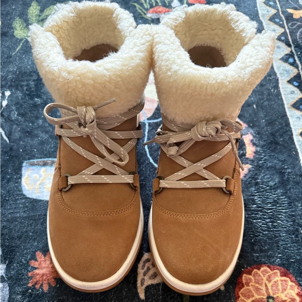 UGG Chestnut Suede Sherpa-Lined Lace-Up Winter Boots